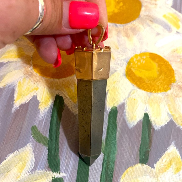 Kendra Scott Pendant - Picture 2 of 2